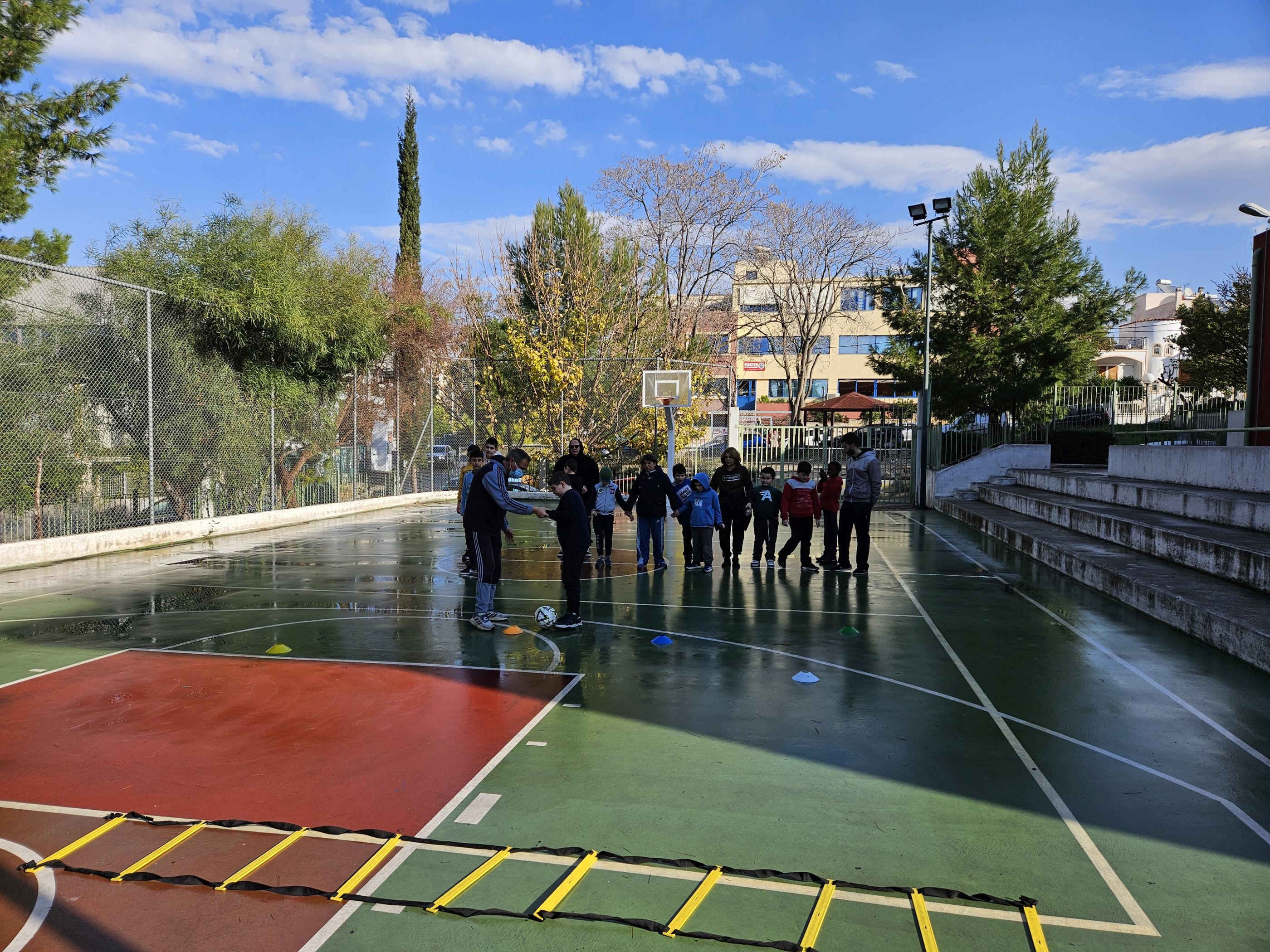 Τα παιδιά του Ειδικού Σχολείου μαθαίνουν ποδόσφαιρο: συνεργασία Δήμου Ηρακλείου Αττικής με το σχολείο