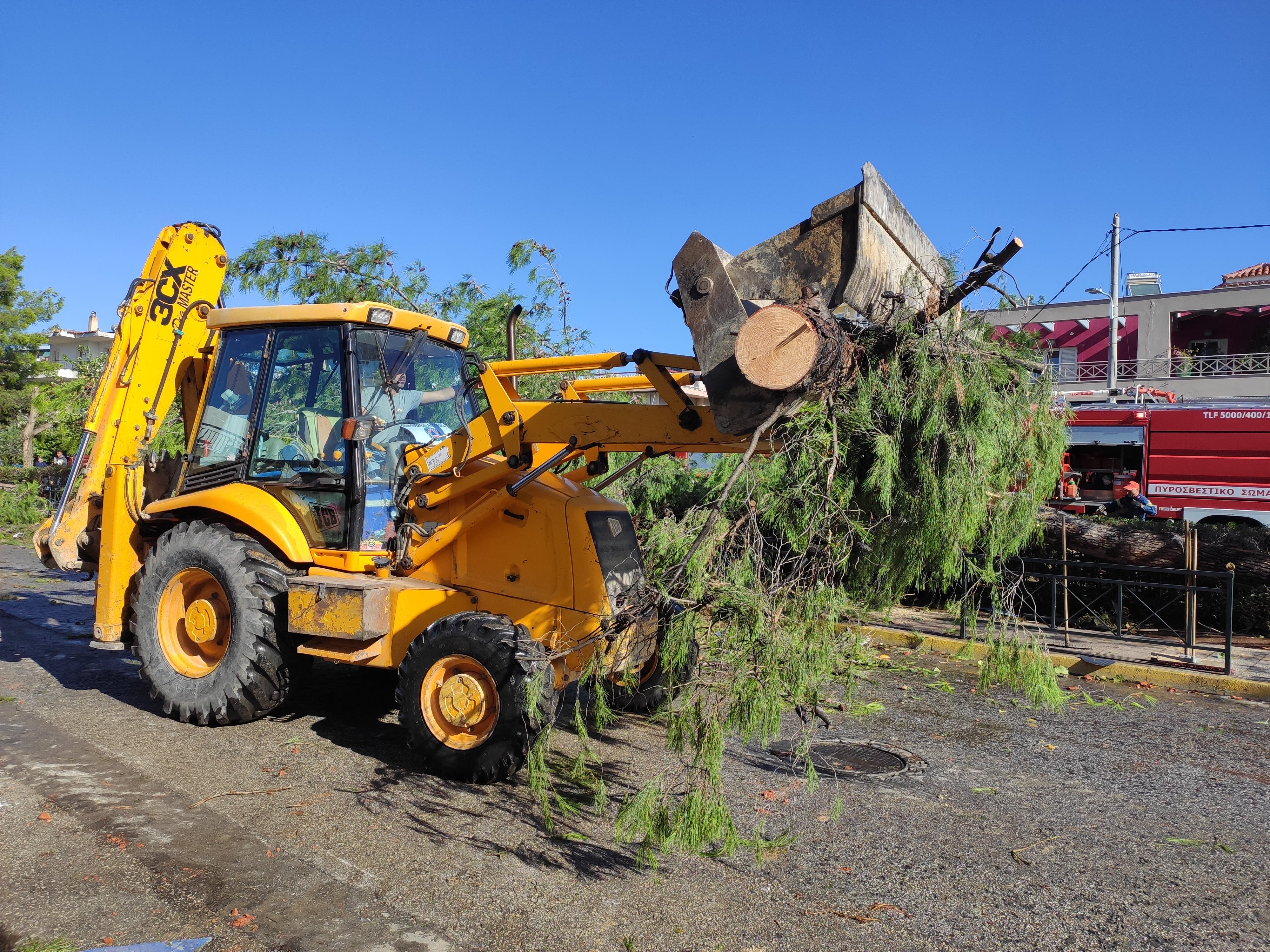 Αποκατάσταση της πόλης από τη κακοκαιρία - Συνεχής ενημέρωση