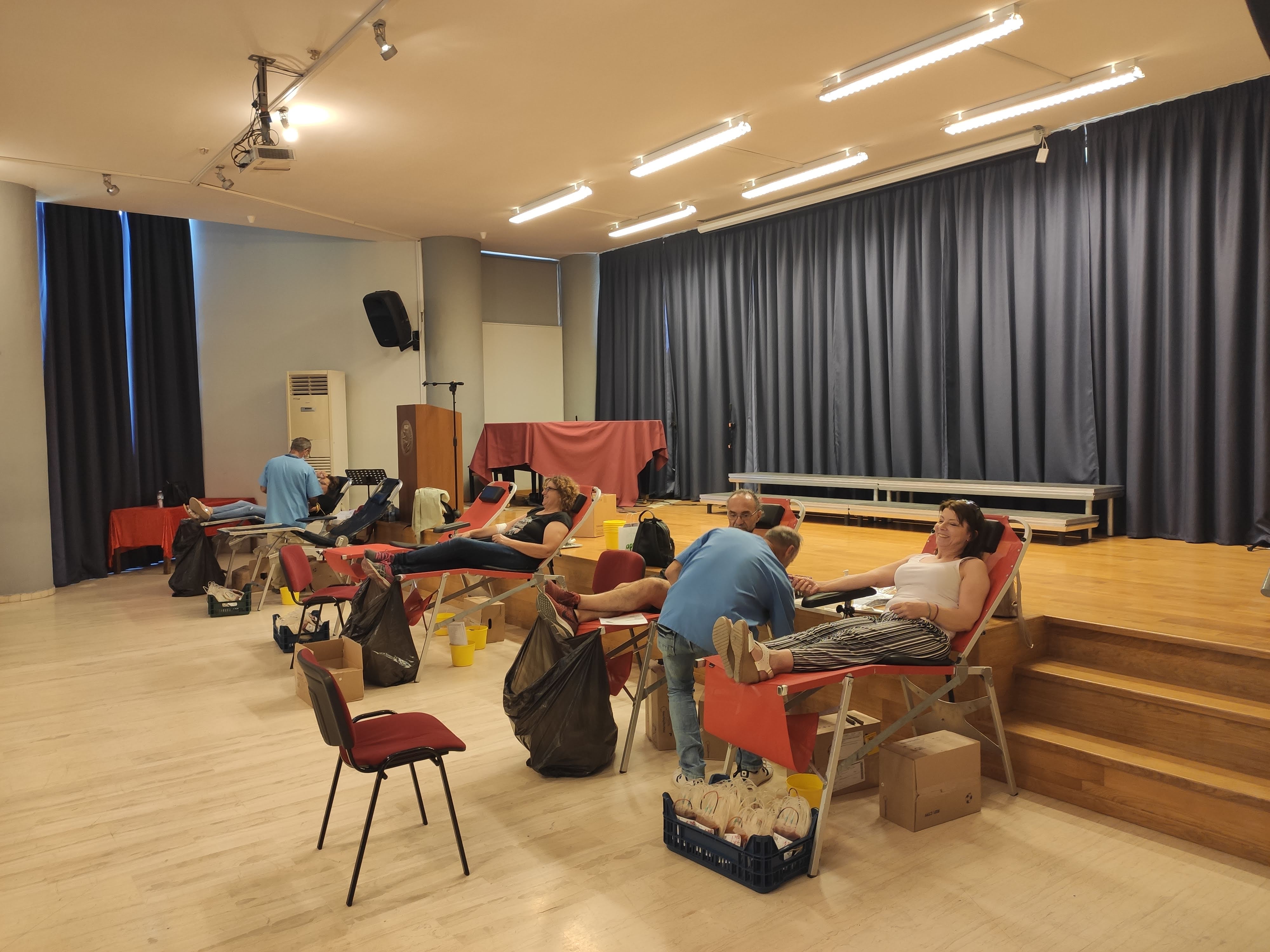 Καλοκαιρινή αιμοδοσία Δήμου Ηρακλείου Αττικής: γέμισαν οι ασκοί αίματος για να ενισχυθούν οι τράπεζες