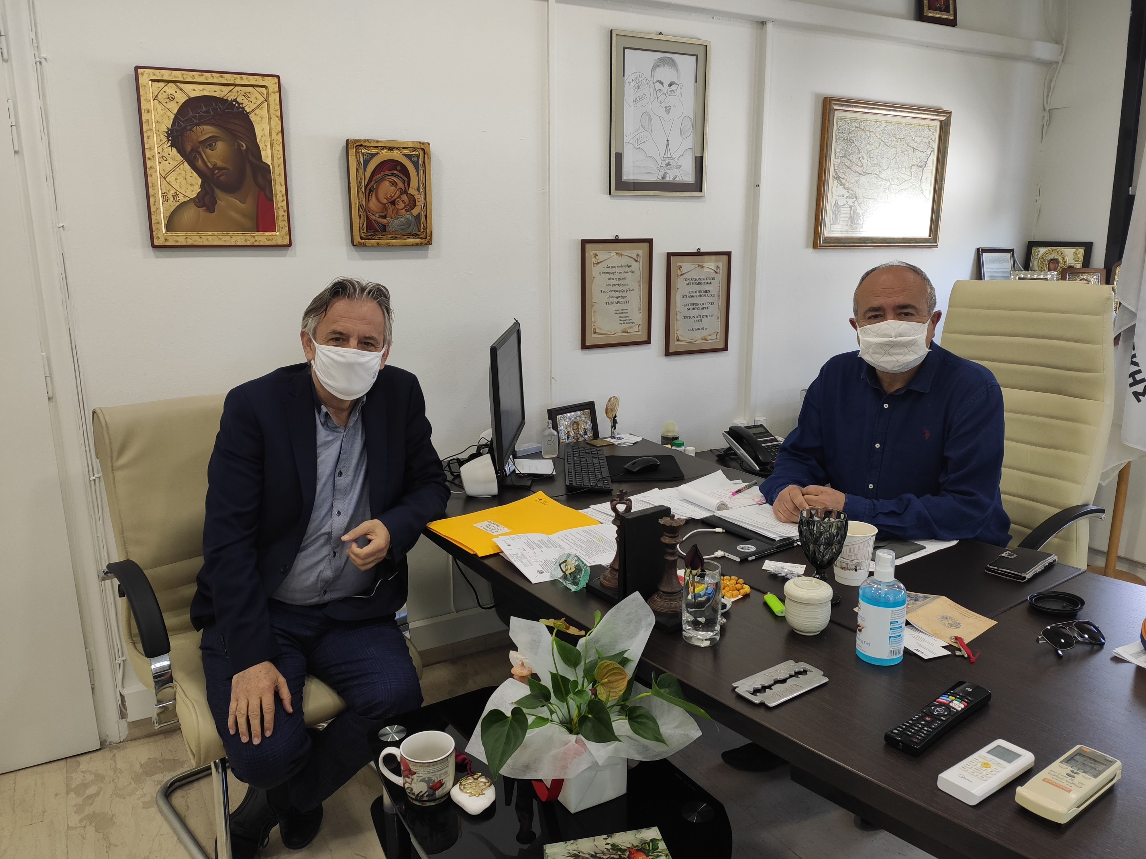 Σε ελάχιστο χρόνο και εύκολα πλέον η αντικατάσταση της άδειας οδήγησης: Δήμος Ηρακλείου Αττικής και Περιφέρεια Αττικής συζητούν πώς θα βελτιώσουν την εξυπηρέτηση του δημότη