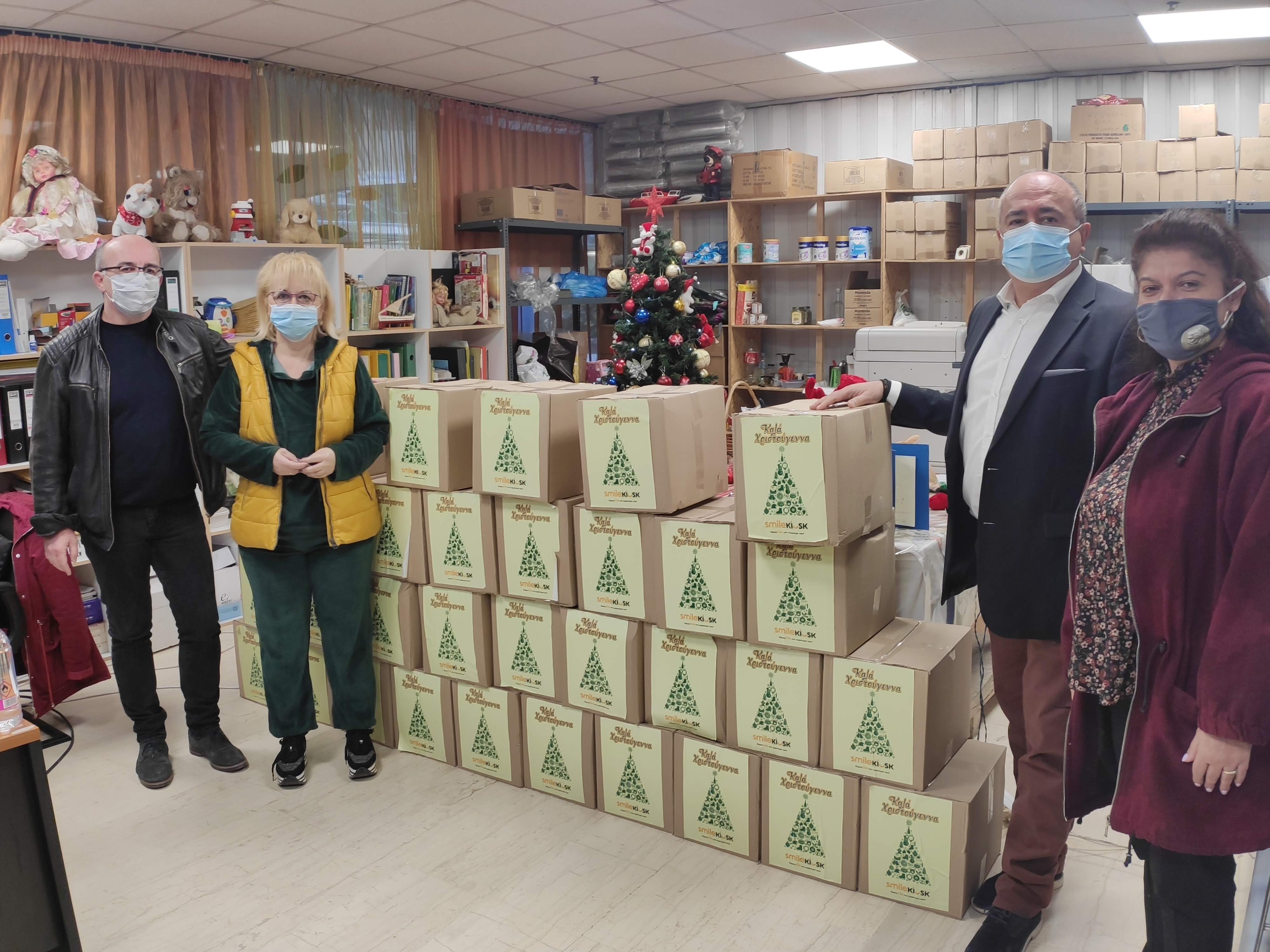 «Πακέτα αγάπης» στα σχολεία, επιταγές σε οικογένειες, «Δέμα» για τους φοιτητές»