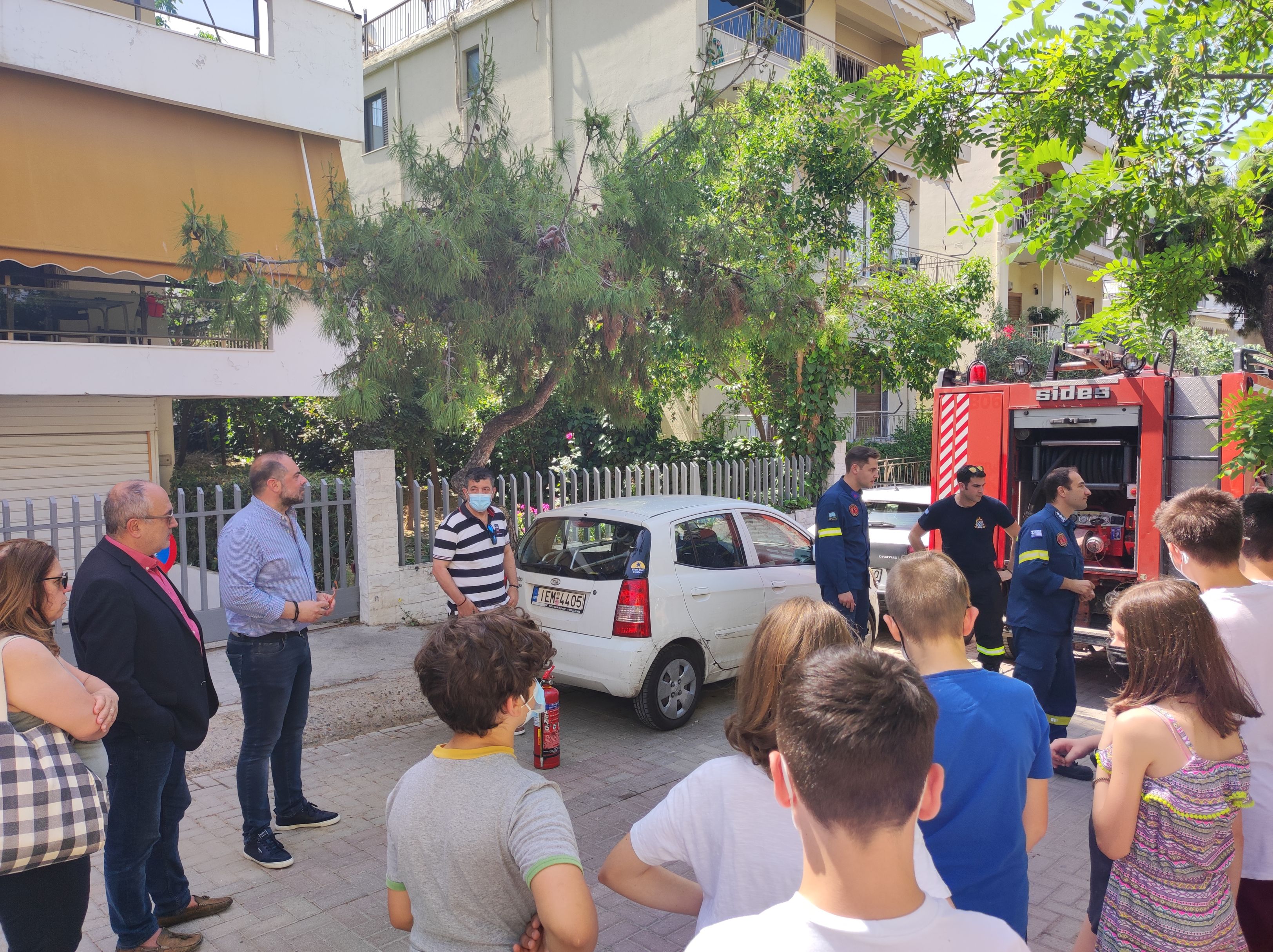 Μαθήματα Πολιτικής Προστασίας από την Πυροσβεστική και τον Δήμο Ηρακλείου Αττικής στα σχολεία της πόλης: Αρχή από το 1ο Δημοτικό