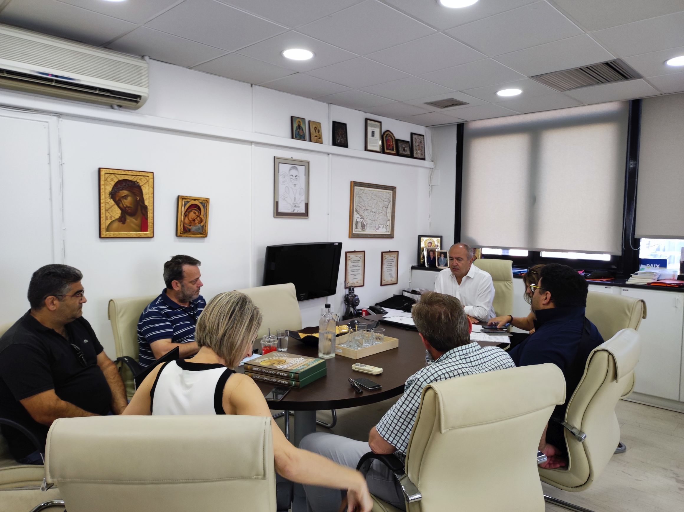 «Σταματήστε το υπερβολικό κλάδεμα που χαλάει την εικόνα των δέντρων»: αυστηρό μήνυμα του Νίκου Μπάμπαλου στον ΔΕΔΔΗΕ