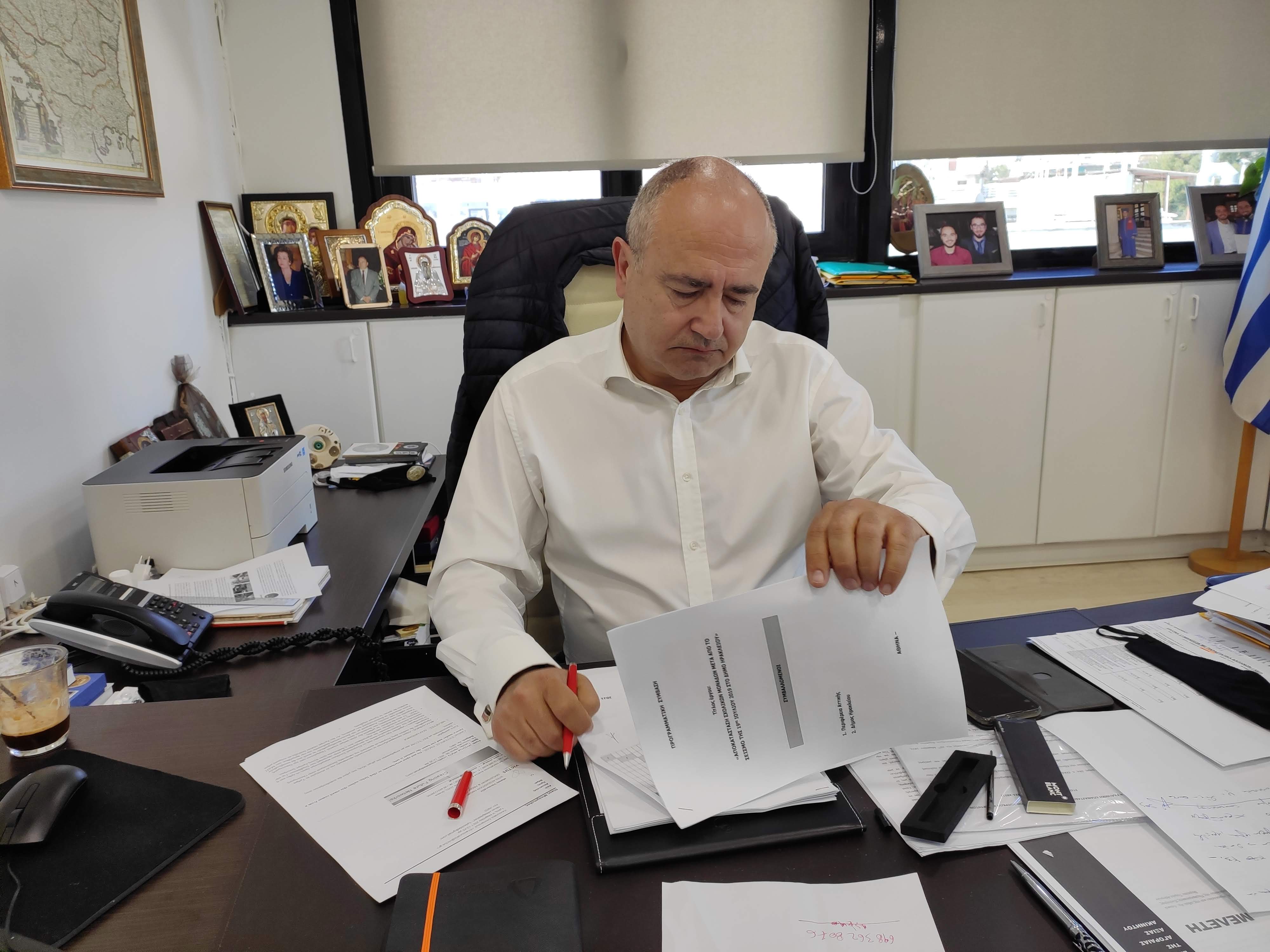 Μπήκαν οι υπογραφές στην προγραμματική σύμβαση για την ανακαίνιση των 3 σεισμόπληκτων σχολείων