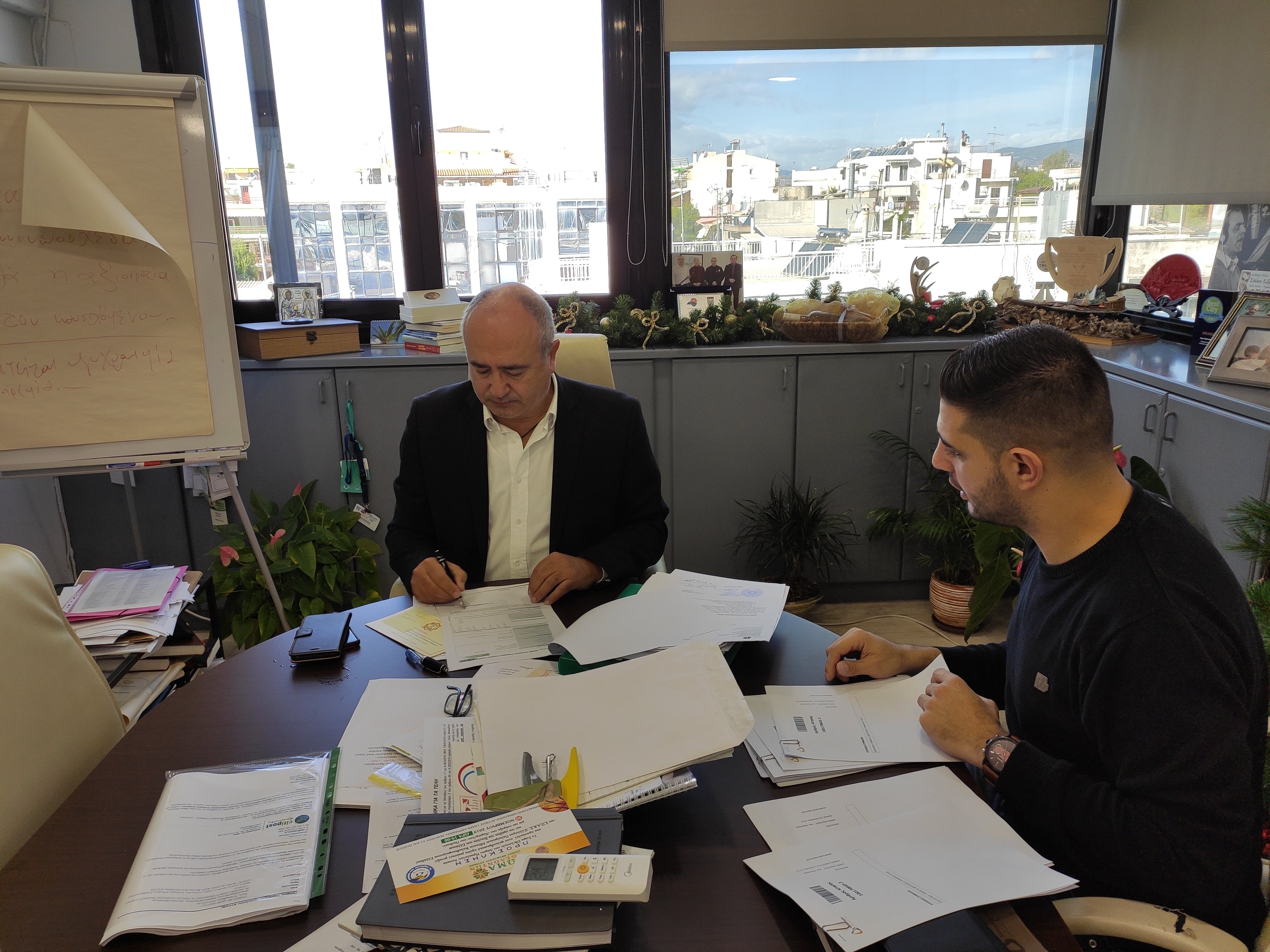 Δωρεάν συνδέονται τα σχολεία στο φυσικό αέριο με συμφωνία Δήμου Ηρακλείου Αττικής και ΕΔΑ