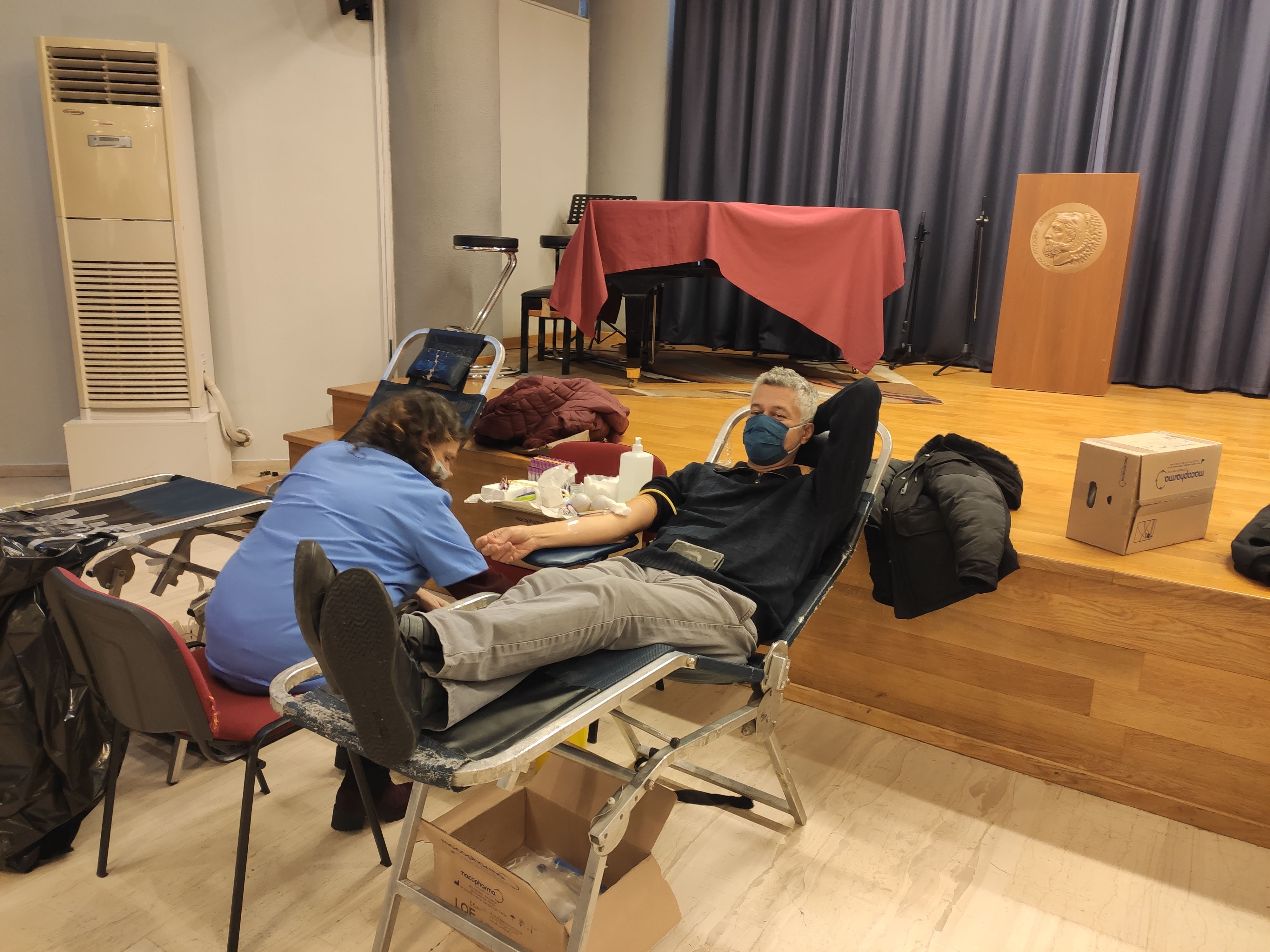 Χριστουγεννιάτικη αιμοδοσία: συγκέντρωσε περίπου 100 φιάλες αίμα