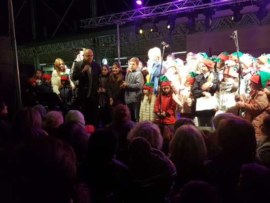 Χριστουγεννιάτικο φως και διάθεση στην πόλη